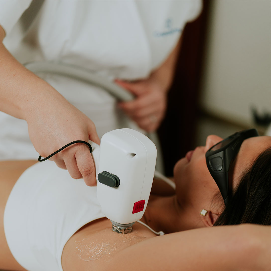 épilation laser aisselle femme en insistut de beauté