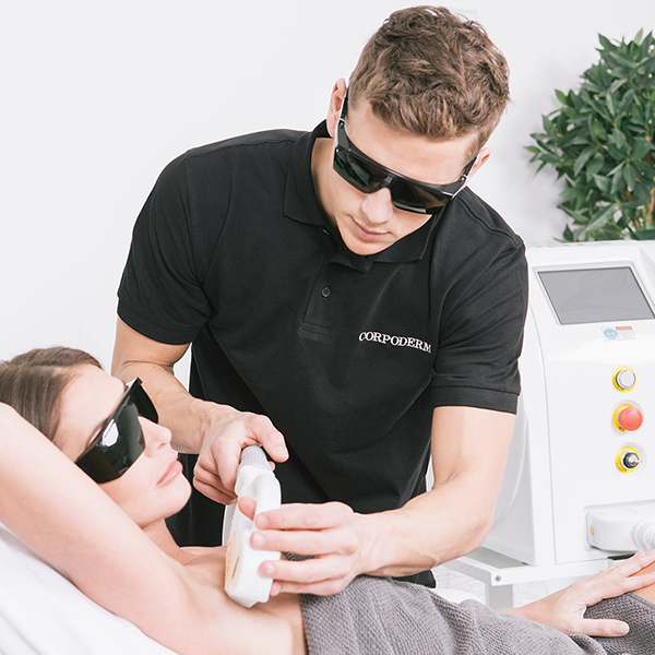 Dépilation par lumière pulsée avec IPL Stella